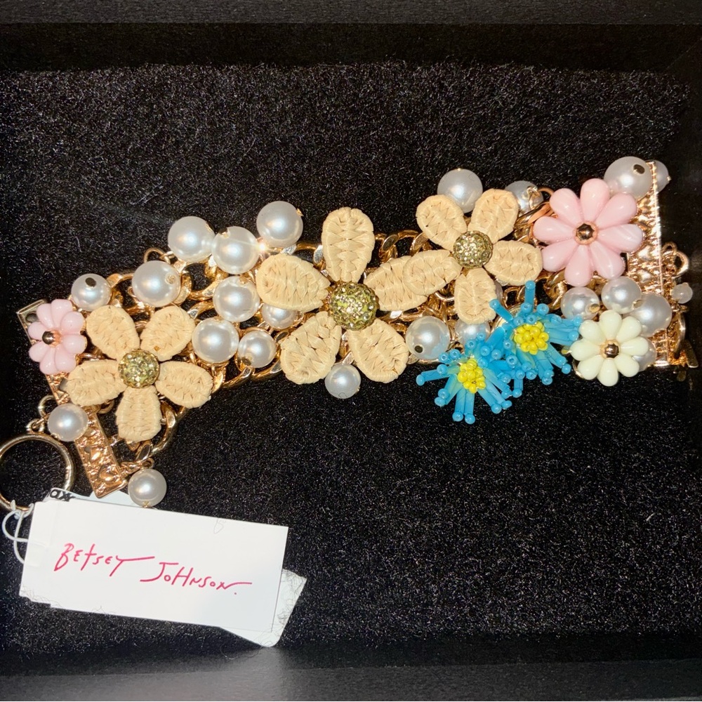 Betsey‎ Johnson Floral Pearl Statement Bracelet Gold Spring Garden Charm NWT